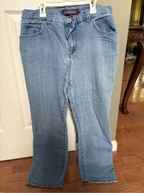 Light Wash Women’s Jeans